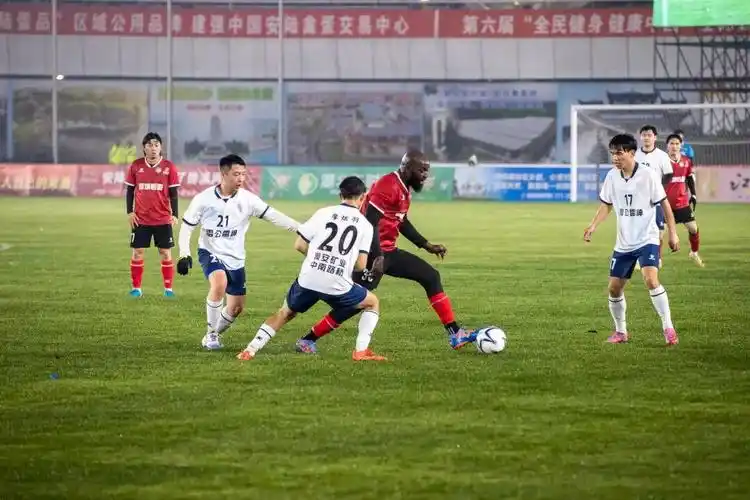 欧冠对决：多特蒙德 VS 巴黎圣日耳曼